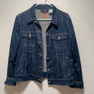 Women’s Levi’s dark wash denim Jacket. Size L